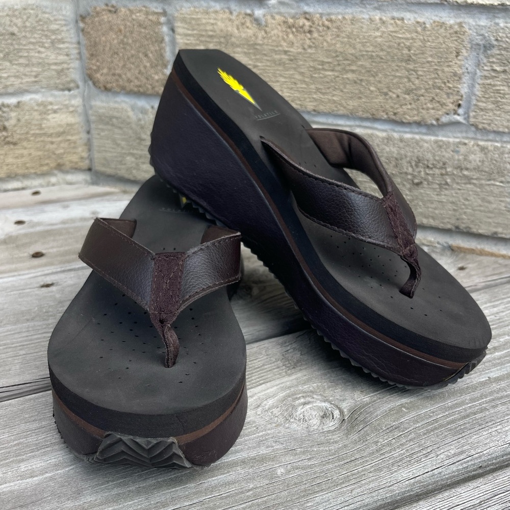 Vintage 90s Y2K Volatile Wedge Sandals Women 8 Brown Flip Flops Casual Shoes